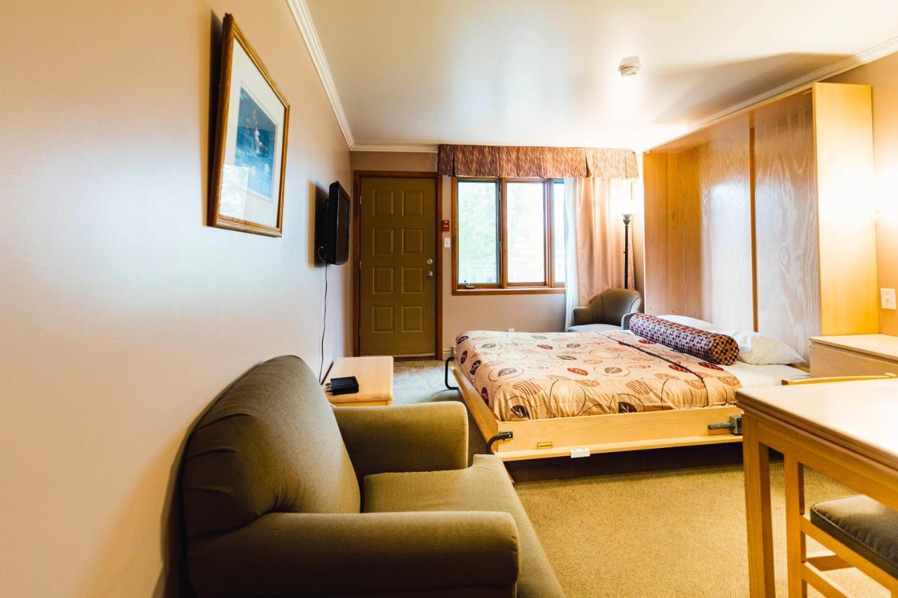 Auberge Harris Saint-Jean-sur-Richelieu Eksteriør billede