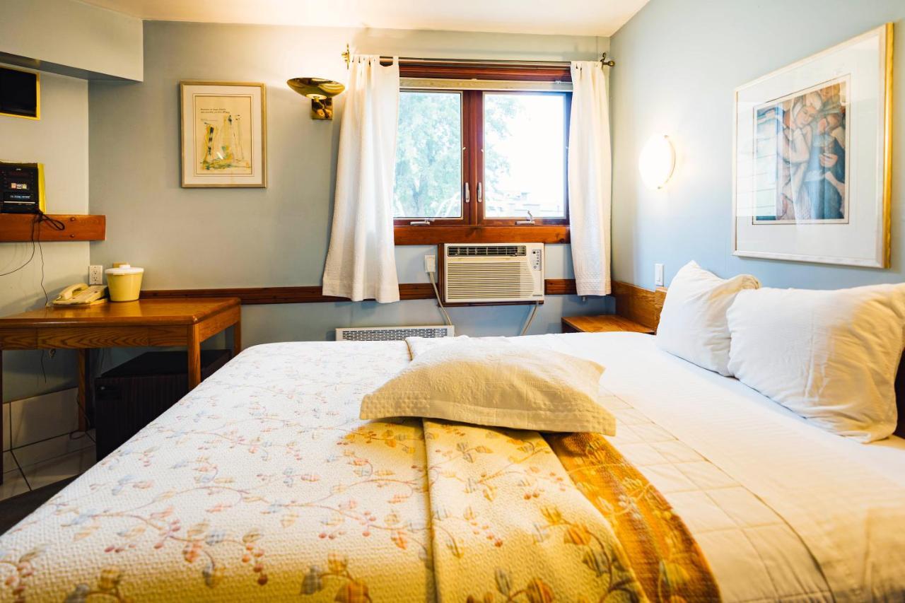 Auberge Harris Saint-Jean-sur-Richelieu Eksteriør billede