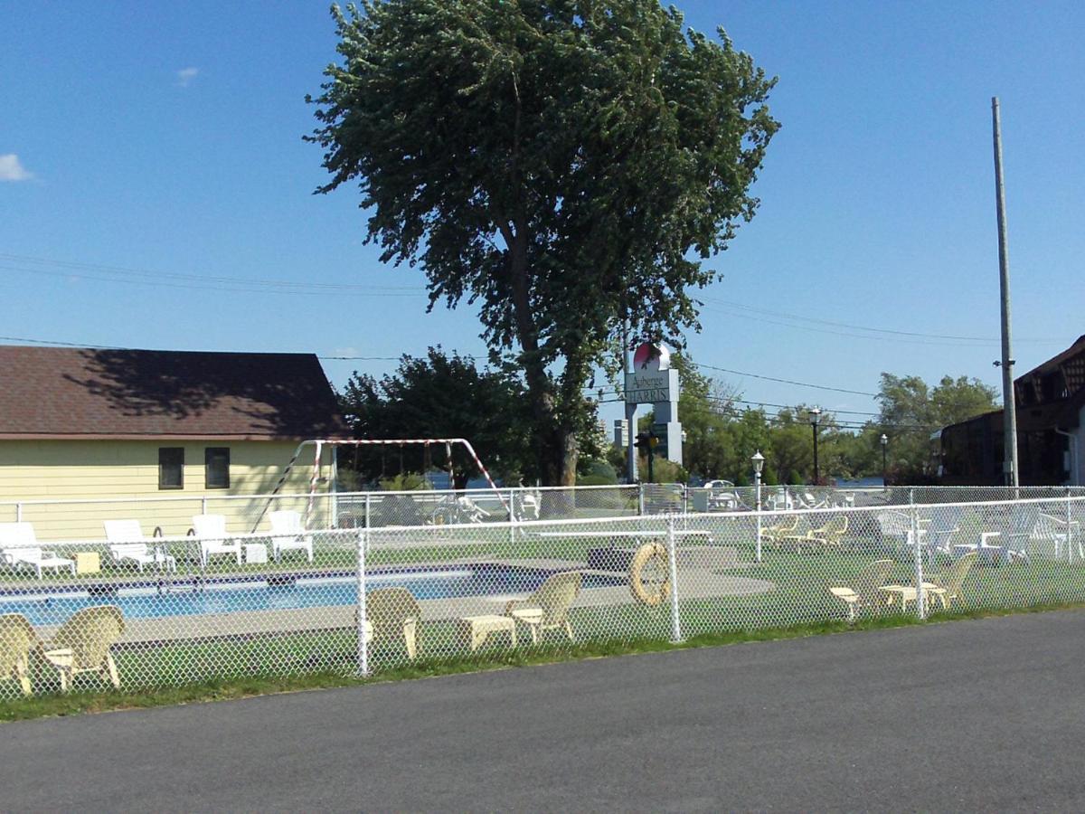 Auberge Harris Saint-Jean-sur-Richelieu Eksteriør billede