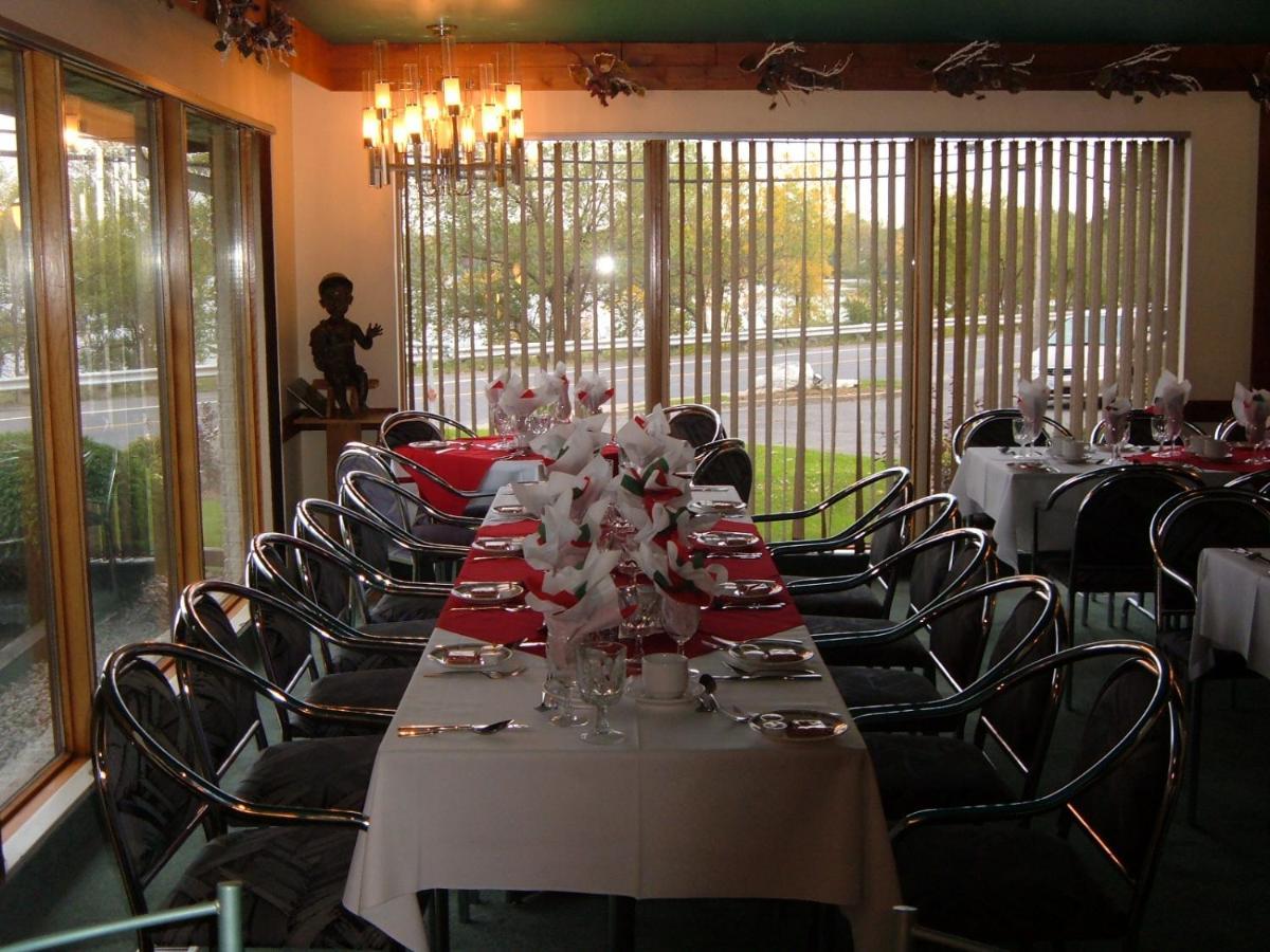 Auberge Harris Saint-Jean-sur-Richelieu Eksteriør billede